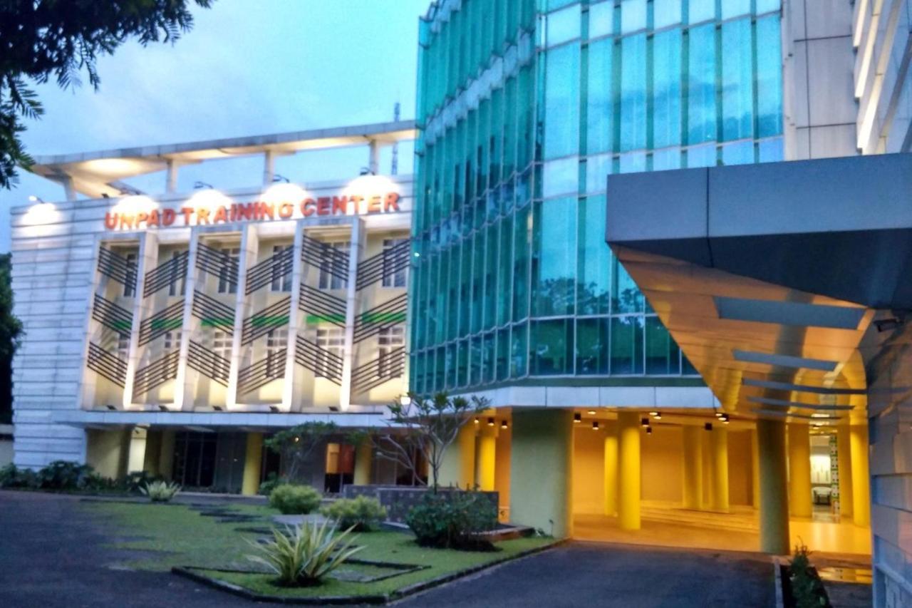 Utc Dago Hotel บันดุง ภายนอก รูปภาพ