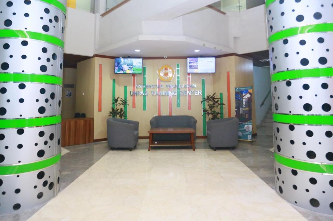 Utc Dago Hotel บันดุง ภายนอก รูปภาพ